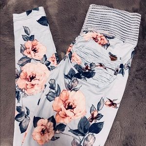 BNWT CUTE BOOTY LOUNGE leggings baby blue floral print size small